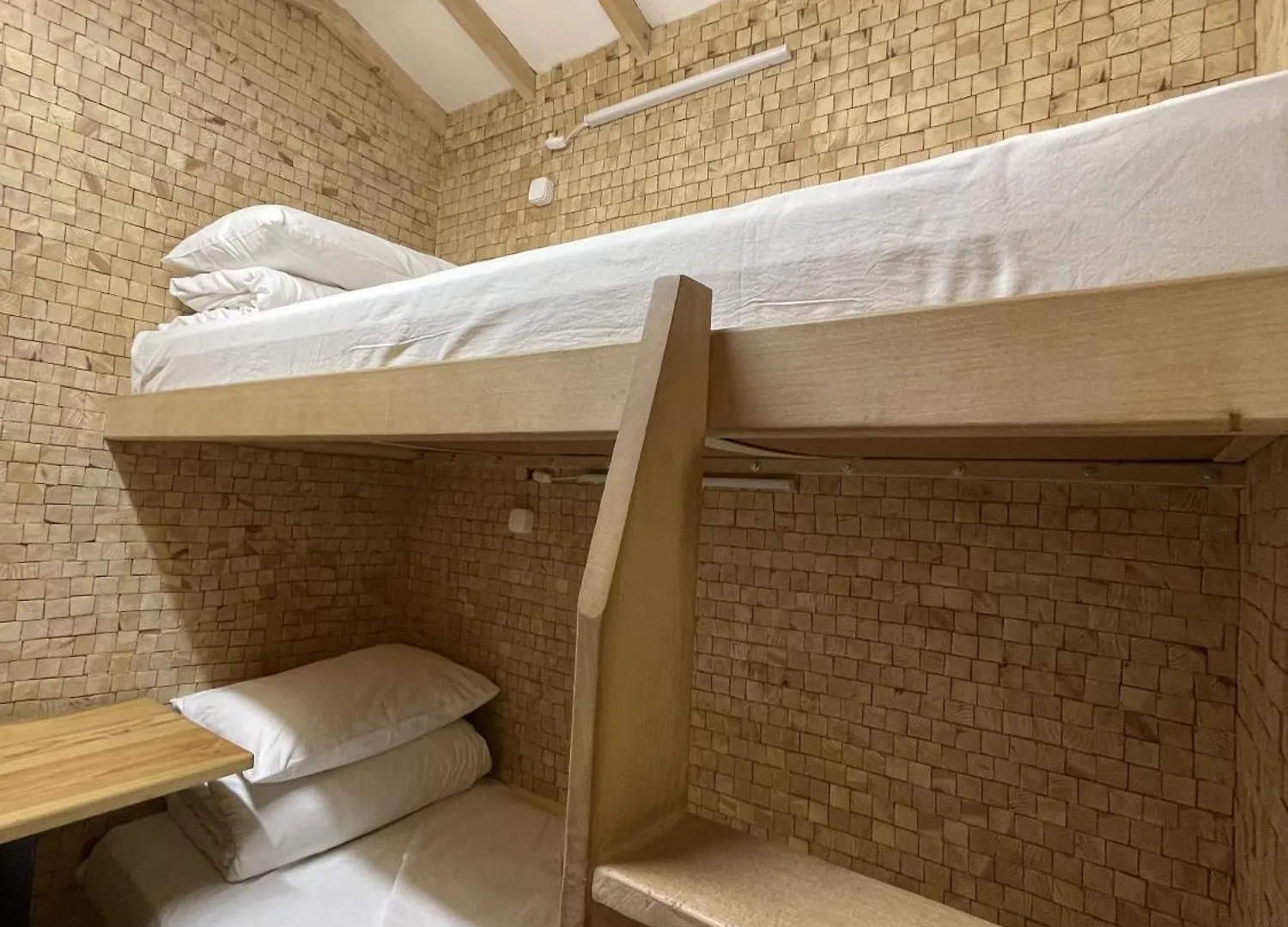 Vandrerhjem Antihostel Forrest Lviv
